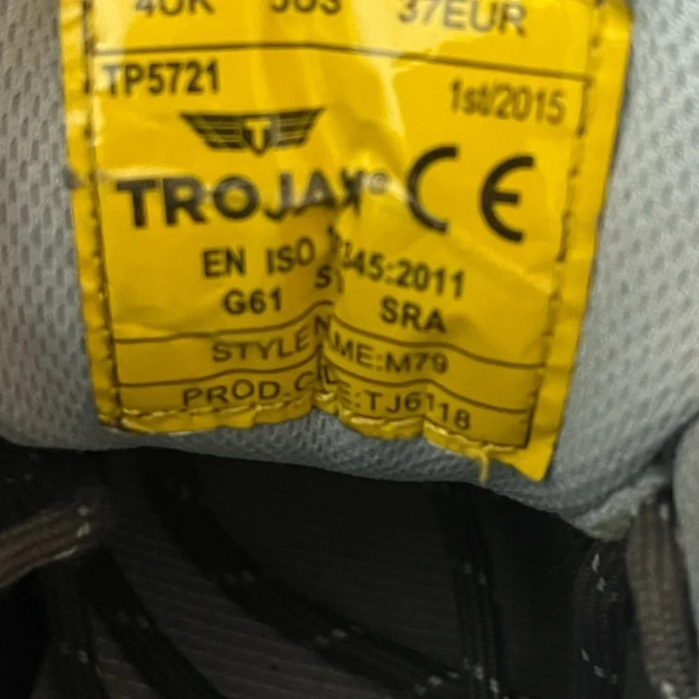 Trojan lace up